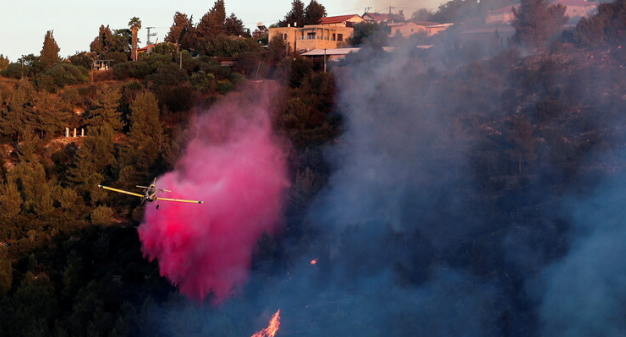 مصادر إسرائيلية: حريق القدس مفتعل ويهدد محطة كهرباء وخطوط غاز